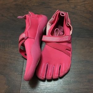 Fila pink skeletoes toe shoes